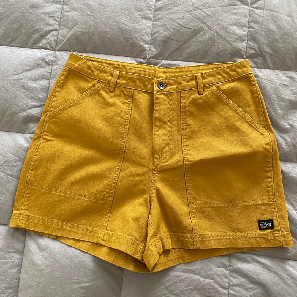 Mountain Hardwear Yellow Camp Shorts (size 8) - New Without Tags